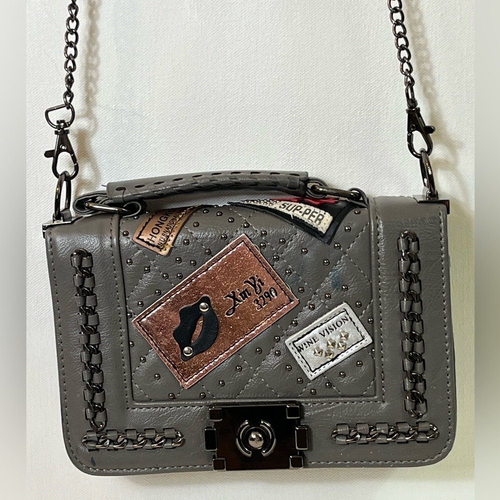 La Polo XinYi 3290 Crossbody Bag Gray Faux Leather Patch Punk Goth Chain Purse